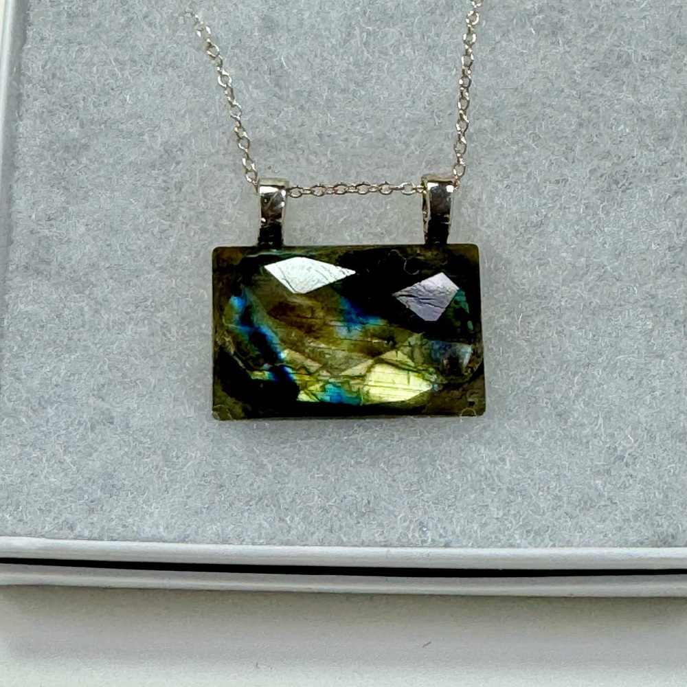 Rectangular Faceted Labradorite Pendant Necklace. - image 2
